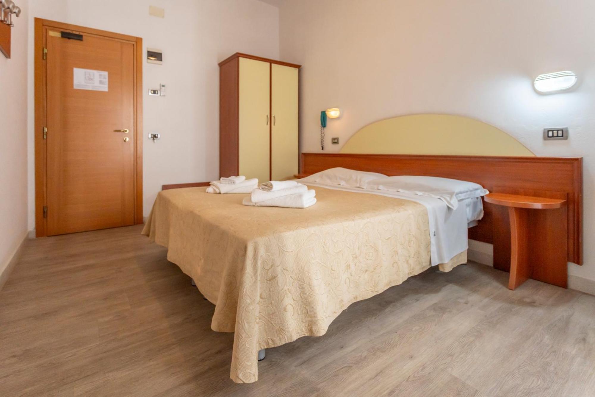 Hotel Clipper Cattolica Dış mekan fotoğraf